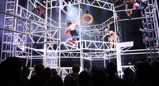 Il teatro circense di scena a Londra con lo spettacolo BIANCO