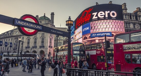 Piccadilly Circus, la riconosci? Ecco le foto dal 1900 a oggi