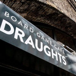 Draughts, apre a Londra il primo board game café