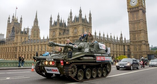 A Londra un nuovo modo di fare turismo: un sightseeing a bordo di un carro armato