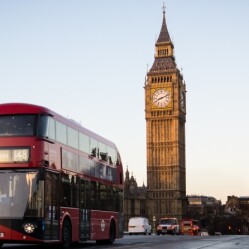 Londra, ecco i nuovi autobus rossi a due piani totalmente elettrici