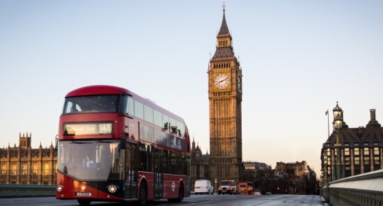 Londra, ecco i nuovi autobus rossi a due piani totalmente elettrici