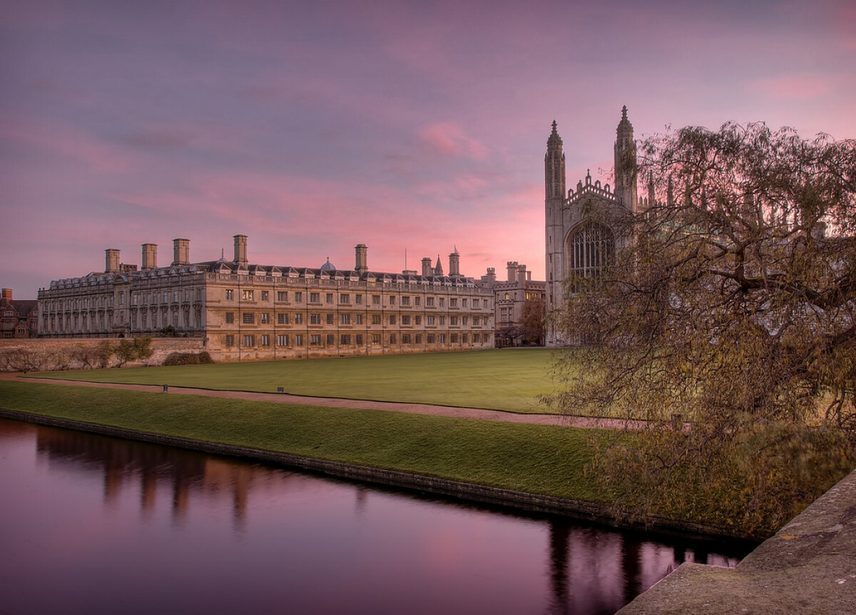 Esplora Cambridge! Prenota ora i migliori tour in barca e le visite ai college storici per un'esperienza indimenticabile.