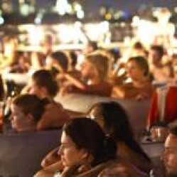 Hot Tub Cinema. Il tuo film di Natale preferito, a dicembre nelle migliori...vasche da bagno!