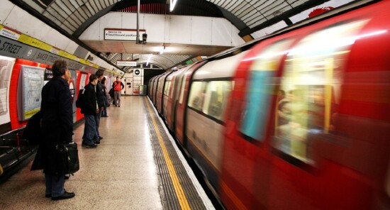 Metropolitana: Le regole da rispettare quando viaggi nella tube di Londra