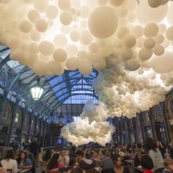 Un’installazione di 100 mila palloncini a Covent Garden