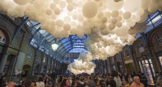 Un’installazione di 100 mila palloncini a Covent Garden