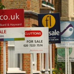 Londra saccheggiata da investitori stranieri: acquistate proprietà per oltre 100 miliardi di sterline