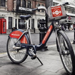 Bike Sharing, Santander è il nuovo sponsor...e le bici diventano rosse