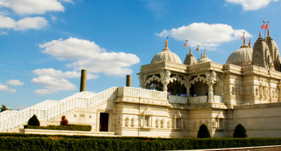 Shri Swaminarayan Mandir: Visita il più grande tempio Hindu in Europa