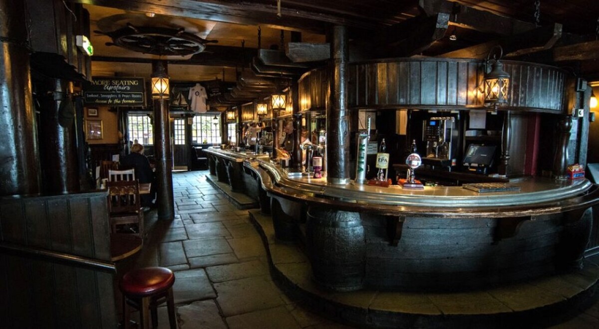 Esplora i pub storici di Londra con i nostri tour selezionati: tra pinte di storia, segreti e le migliori birre della City