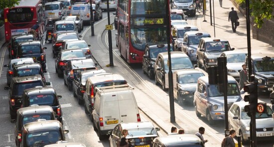 Londra maglia nera del traffico: è la città più congestionata d’Europa