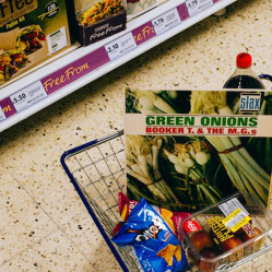 Vinili in vendita nei supermercati di Londra
