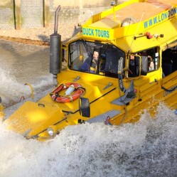 Visita Londra a bordo di un'anatra: ecco come funziona il Duck Tour