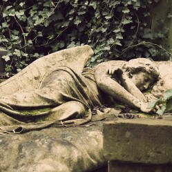 Highgate Cemetery: Una passeggiata alternativa nel più bel cimitero di Londra