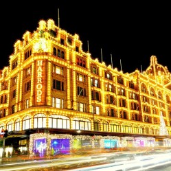 Harrods: Entra nei grandi magazzini del lusso di Londra