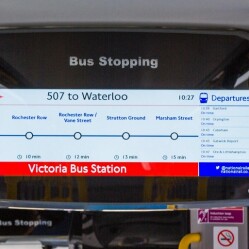 Mappe digitali e prese USB: Ecco le novità dei nuovi bus di Londra