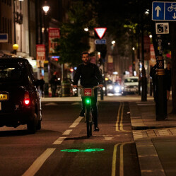 Boris Bikes e sicurezza stradale: luci laser per segnalare la presenza di bici agli automobilisti