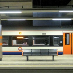 La linea Overground di Londra resterà aperta anche di notte