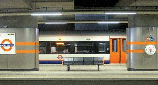 La linea Overground di Londra resterà aperta anche di notte