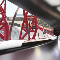 Inaugurato a Londra lo scivolo a spirale più alto d'Europa