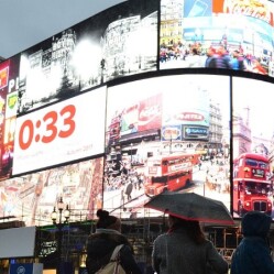 Piccadilly Circus cambia look: spenti i display luminosi