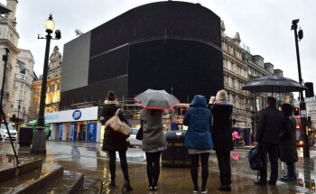 piccadilly circus luci spente
