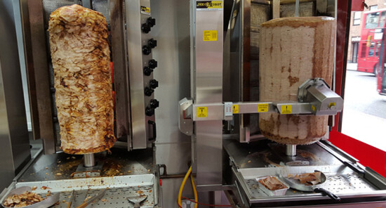 Il braccio robotico taglia-kebab arriva a Londra