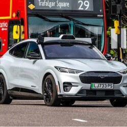 Taxi senza conducente: Waymo arriva a Londra nel 2026