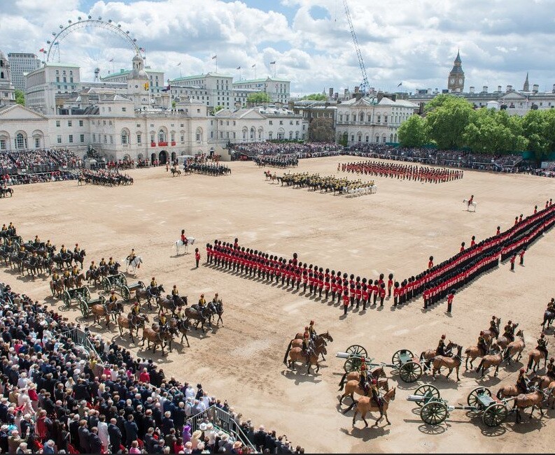 Compleanno Re Carlo III londra parata militare