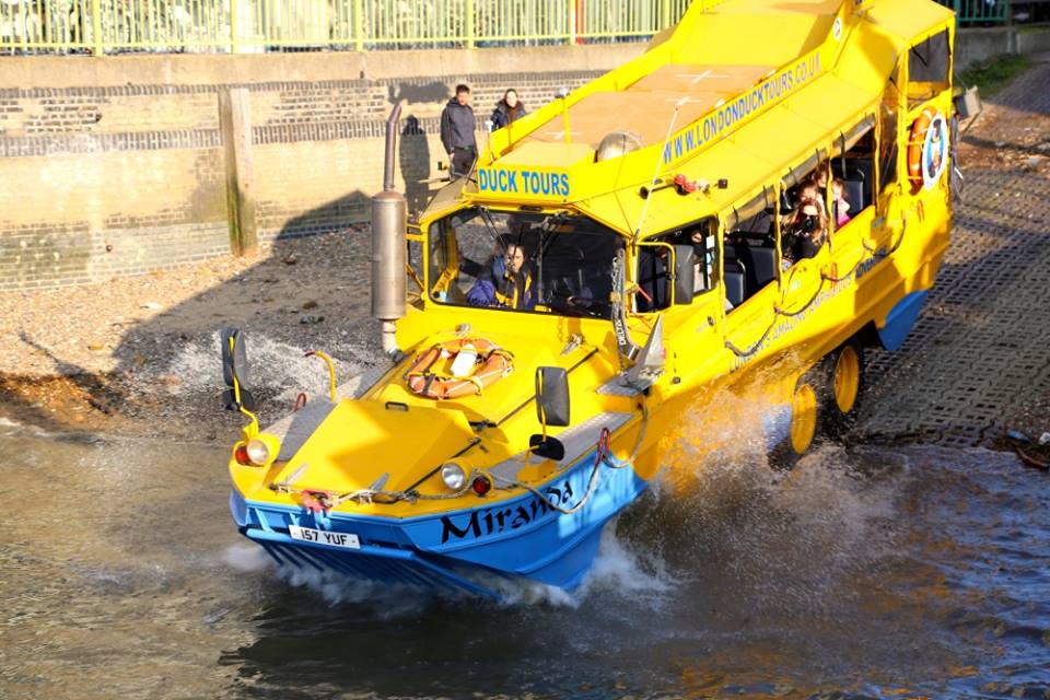 duck tour bus london